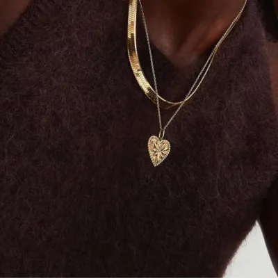 Naszyjnik medalion złote serce – romantyczna biżuteria Snobistiq