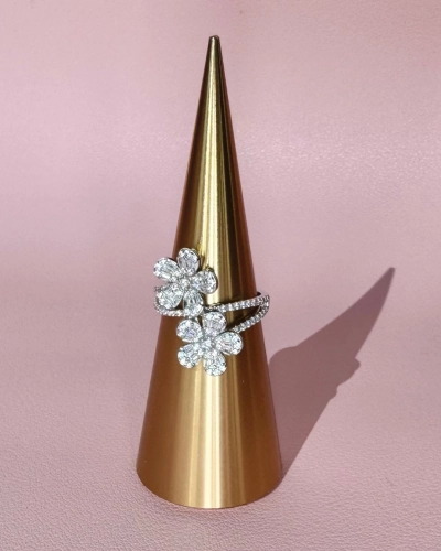 Pierścionek srebrny z cyrkoniami Lea Silver