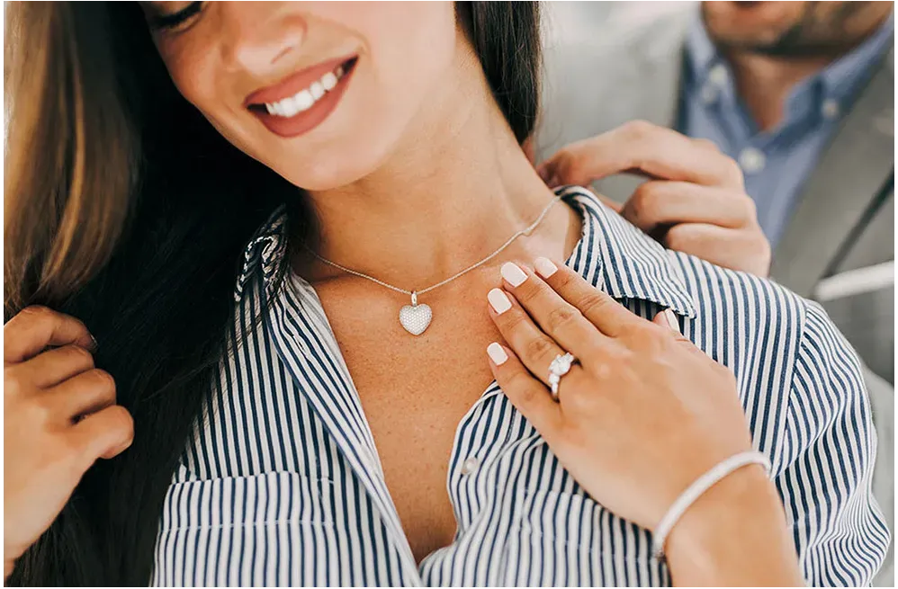 Klasyczna elegancja: Biżuteria, która nigdy nie wyjdzie z mody